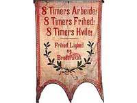 Banner fra maj-demonstrationer for otte timers arbejdsdag