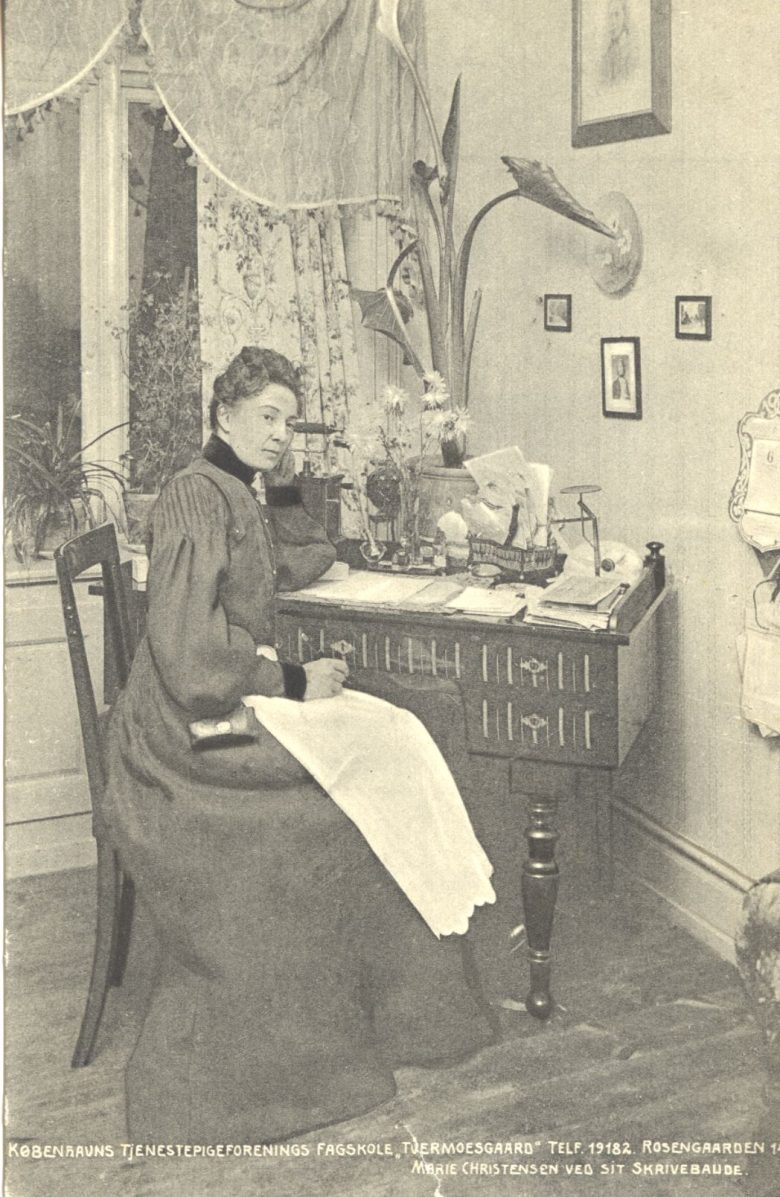 marie chr. skrivebord