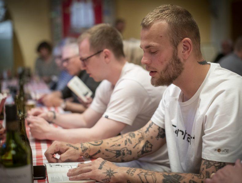 Inviter kollegaerne til fællesang>