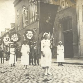 SUF'ere opstillet til optog i Amaliegade i Aarhus i 1910'erne