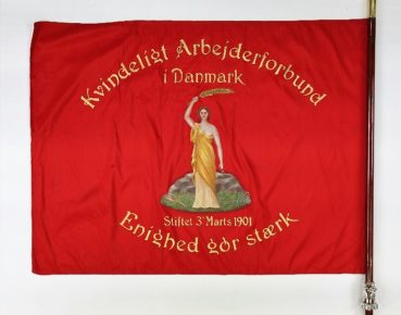 Kvindeligt Arbejderforbund i Danmarks fane fra 1941.