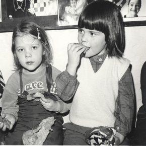 Børnehave på teatertur i 1986.